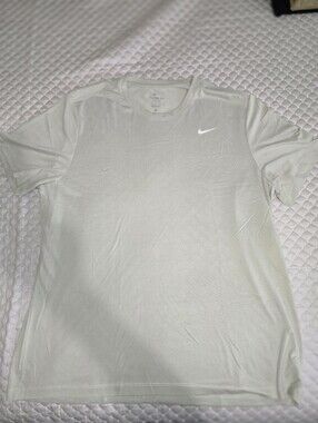 XXL - Nike Men’s Pale Green Short Sleeve Performance Tee (CLEAN)